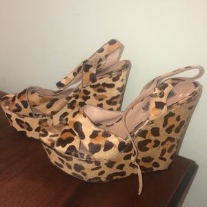 RE-POSH! Steve Madden leopard wedges! Size 7.5